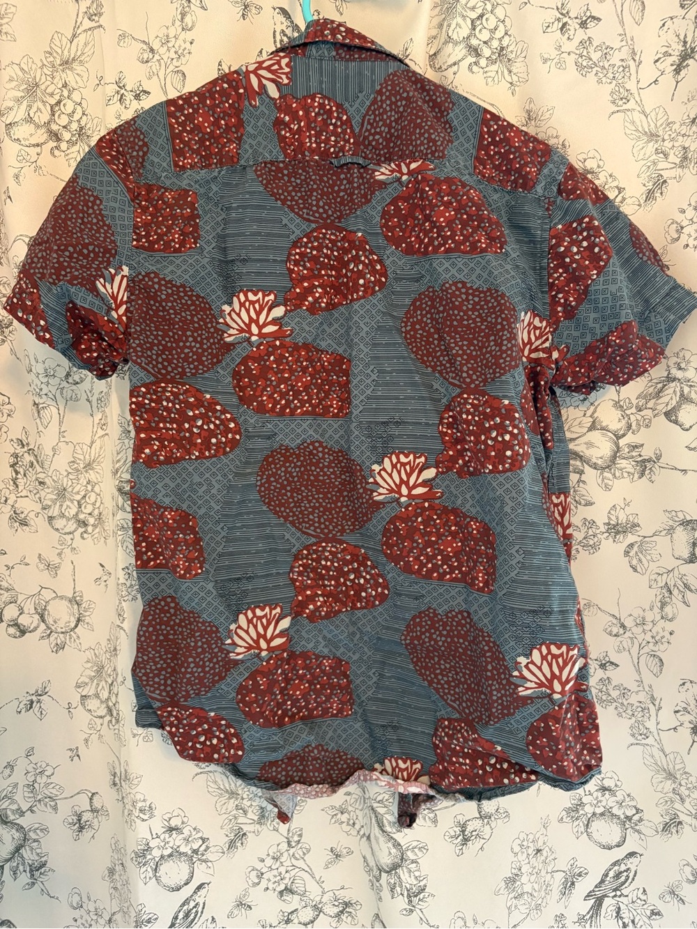 Men's Short-Sleeve Button-Down Shirt in Blue with Red lotus flowers